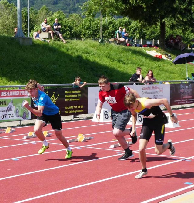 Der Start über 100 Meter bei der Kategorie M15. Foto: Walter Leimgruber
