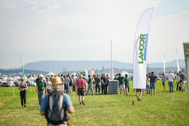 Feldtage-Gelände und Besucher*innen. Foto: fenaco
