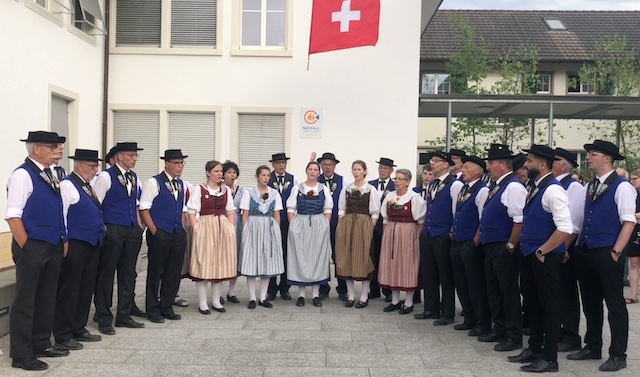 Der Jodlerklub Frick, mit drei Nachwuchsjodlerinnen und einem Nachwuchsjodler in den Reihen. Foto: zVg