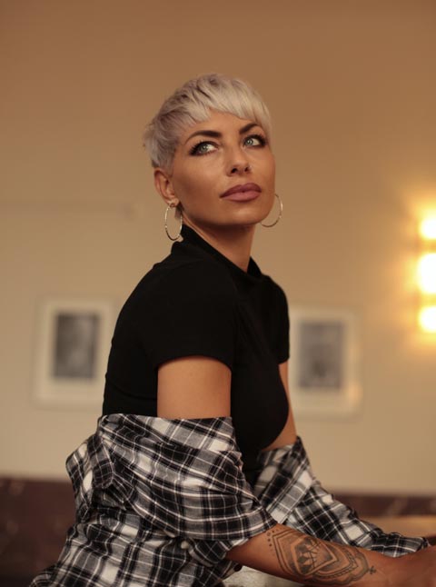 Fannie von der deutschen Pop-Band «2Welten». Foto: zVg 