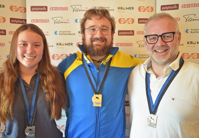 Das Medaillentrio dreistellig: Andrea Rossi (Mitte) siegte vor Fiona Kitanovic und Jürg Luginbühl. Foto: wr