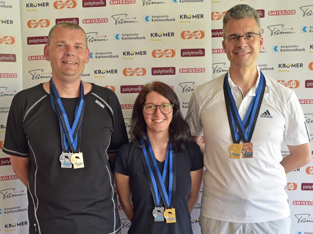 Die Gewinner der verbliebenen drei Aargauer Meistertitel: (von links) Dieter Grossen (C-Match Elite), Tamara Lauber-Vock (B-Match) und Gregor Broder (C-Match Ordonnanzpistole). Foto: wr