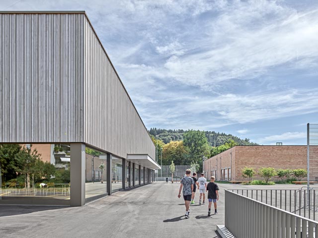 Die neue Dreifachturnhalle im Engerfeld steht den Schulen und ortsansässigen Vereinen zur Verfügung. Foto: Roger Frei, Zürich
