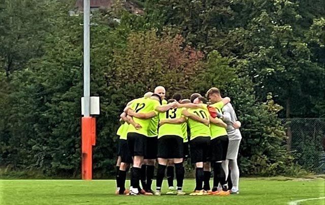 Zusammenstehen ist nach dem Saisonstart mit zwei Niederlagen beim FC Wallbach-Zeiningen angesagt. Foto: zVg