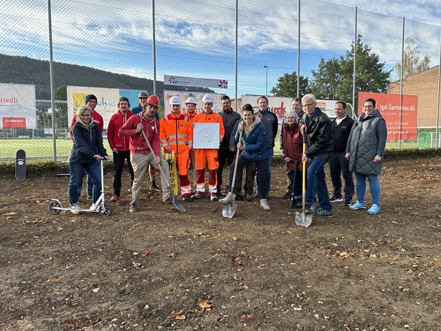 Mit grosser Freude wurde zusammen der Spatenstich des Pumptracks Frick gefeiert. Foto: zVg