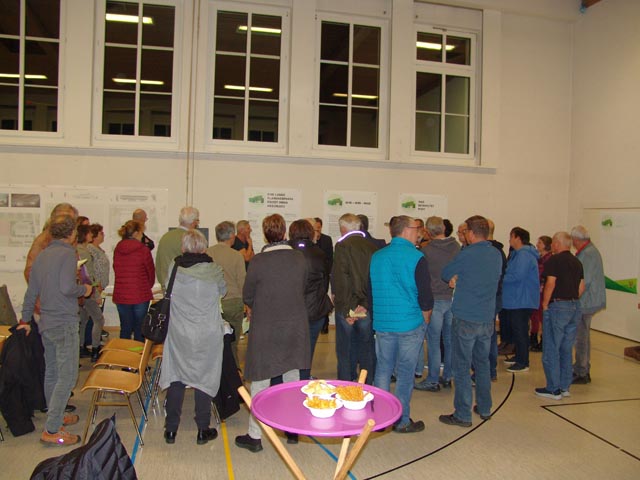 Grosses Interesse der Zeininger Bevölkerung am Neubau des MZG «Aennermatt». Foto: zVg