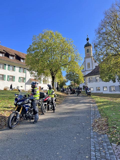 Über 120 Fahrzeuge fanden total den Weg zum Stift Olsberg. Foto: zVg