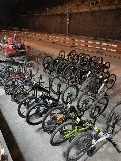 Jede Menge gestohlene E-Bikes. Foto: bazg