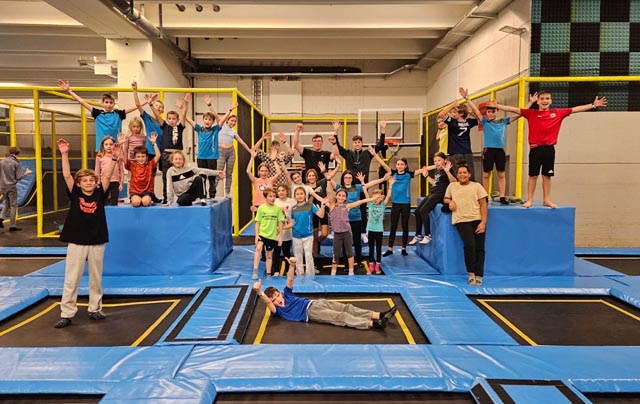 Gruppenbild im Trampolinpark. Foto: zVg