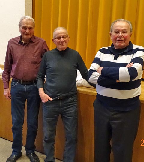 Gewinner Kurt Schaffner (Mitte), Zweiter Guido Erni (links) und Dritter Othmar Ackle (rechts). Foto: zVg