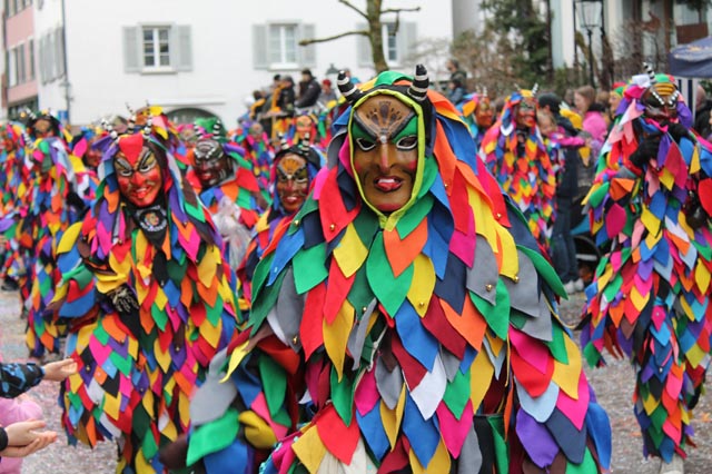 Fröhlich und bunt: Der Fasnachtsumzug in Rheinfelden. Foto: Sonja Fasler