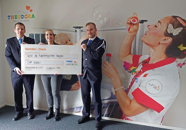 Symbolische Scheckübergabe. Foto: zVg