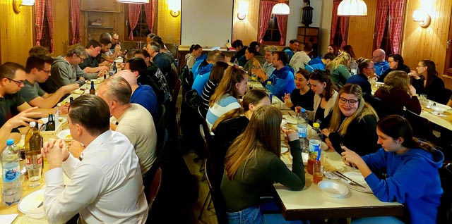 Die GV fand in der Skihütte statt. Foto: zVg