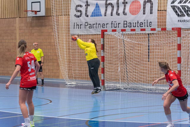 Auf dem Bild ist die TSV Frick Torfrau Ronja Nidecker zu sehen. Ronja Nidecker glänzte mit 57% gehaltenen Bällen. Foto: zVg