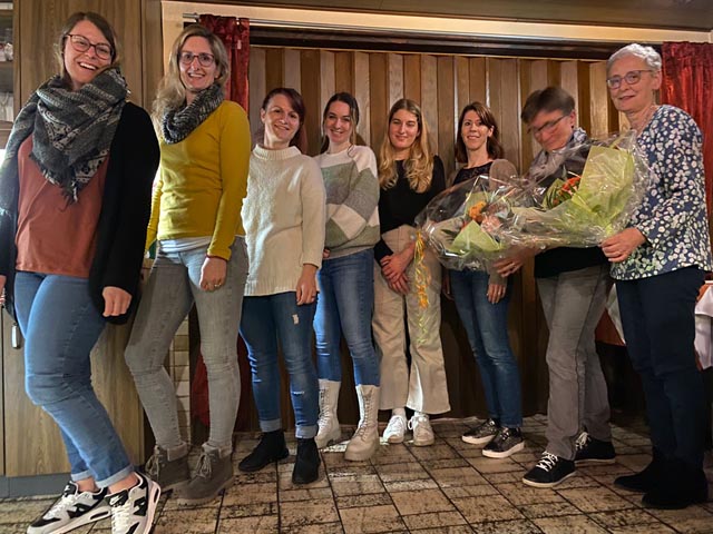 Von links: Andrea Meyer, Alexandra Kohlbrenner, Vanessa Meier, Yvonne Beck, Katja Schilling, Sandra Sutter (neue Mitglieder), Käthi Steffen, Pia Stadelmann (Jubilarinnen); es fehlt Gabriel Rausser (neues Mitglied). Foto: zVg