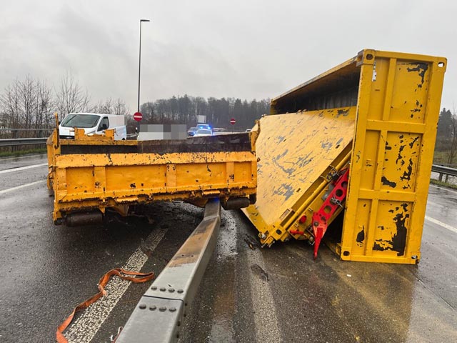 Mägenwil: Lastwagen verlor seine Mulden