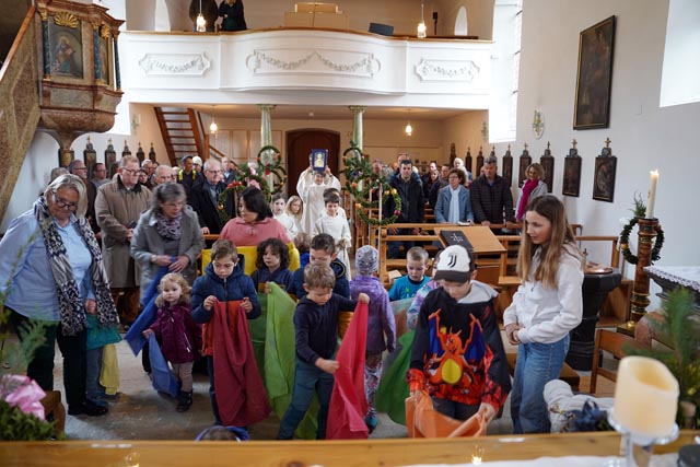 Obermumpf: Hübsch geschmückte Kirche am Palmsonntag