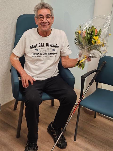 Gennaro Izzo konnte mit einem Blumenstrauss als erster Patient begrüsst werden. Foto: zVg