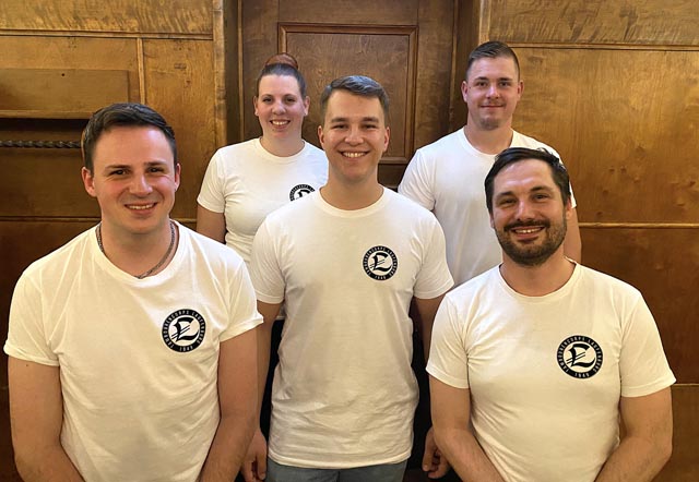 Der neue Vorstand des Tambourencorps Laufenburg 1949 (von links): Sven Bürgler (Aktuar), Larissa Kümin (Vereinswartin), Colin Erhard (Präsident), Leon Grass (Musikalischer Leiter) und Philipp Maier (Kassier). Foto: zVg