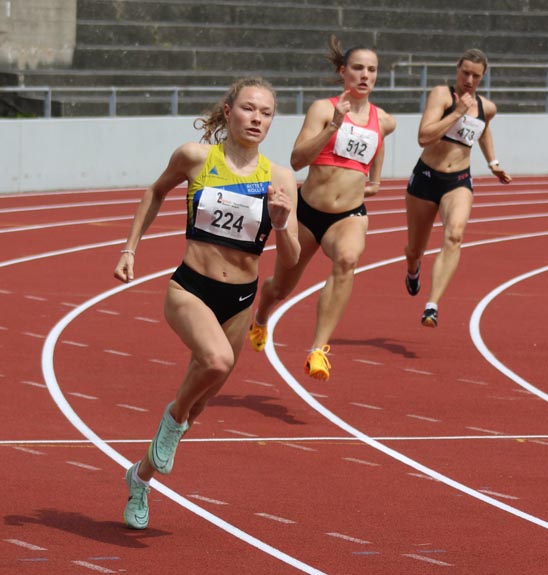 Fabienne Hoenke (Nr. 224) läuft in Basel zum dritten Sieg über 200 m an der Continental Tour. Foto: Stefan Hoenke