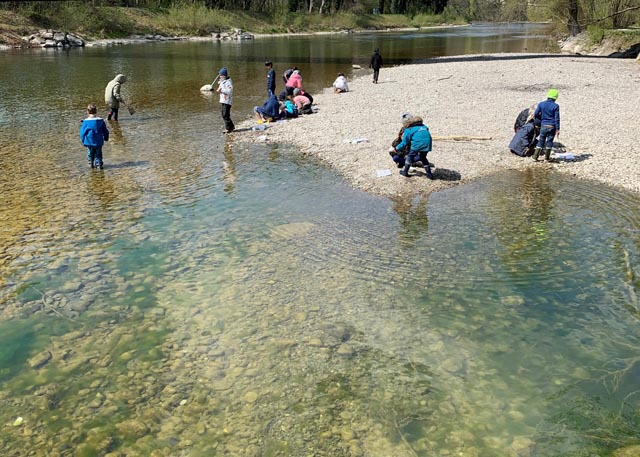 Schulklassen erleben und erforschen vielfältige Naturräume und entdecken dabei deren Bedeutung. Foto: Aqua Viva