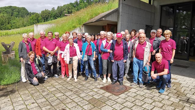 Der Rebbauverein Kaisten zu Besuch auf dem Weingut Nadine Saxer in Neftenbach ZH. Foto: © Urs TreierDer Rebbauverein Kaisten zu Besuch auf dem Weingut Nadine Saxer in Neftenbach ZH. Foto: © Urs Treier