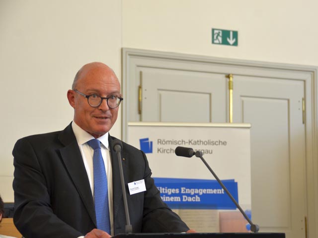 «Ich danke allen für das Vertrauen und freue mich auf diese vielseitige und spannende Aufgabe», lässt sich der neu gewählte Kirchenratspräsident Pascal Gregor verlauten. Foto: zVg