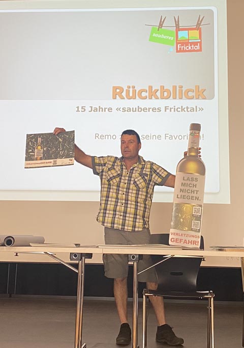 Remo Kämpfer, der für den Werkhof Magden tätig und Mitglied der Arbeitsgruppe ist, präsentierte seine persönlichen Favoriten der bisherigen «sauberes Fricktal»-Aktionen. Foto: Sonja Fasler