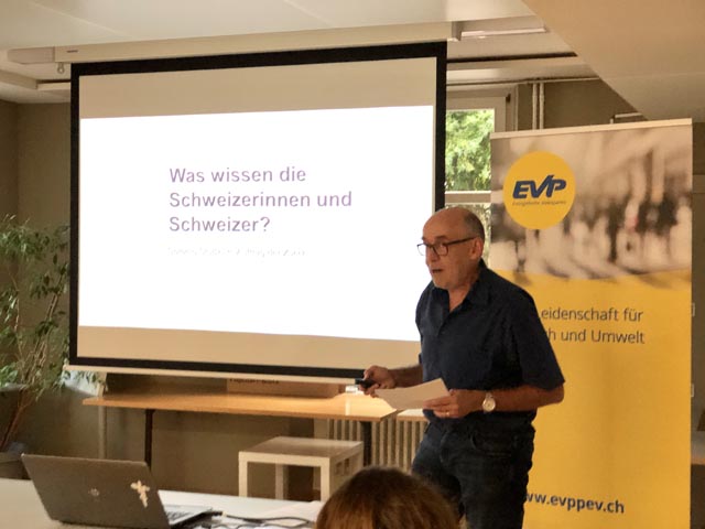 Peter Gröflin erläutert Grundlagen des schweizerischen Vorsorgekonzepts. Foto: zVg