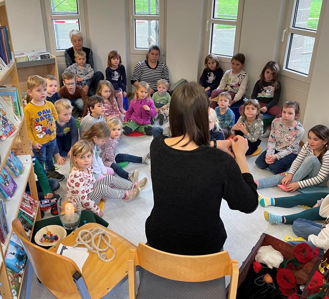 Gschichtlistund in der Bibliothek Kaisten. Foto: zVg