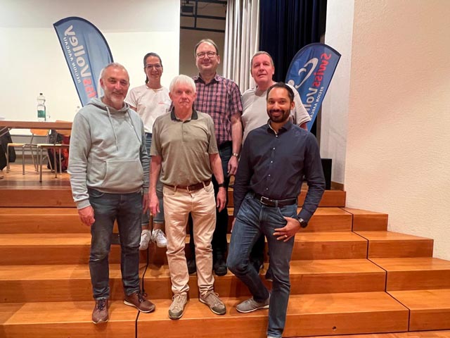 Geehrte Schiedsrichter mit RSK-Präsidentin Manuela Businger: hintere Reihe von links: Manuela Businger, RSK-Präsidentin, Martin Kohlbeck, Markus Graber; vordere Reihe von links: Daniel Dennler, Martin Frei, Matthias Schäpper. Foto: zVg