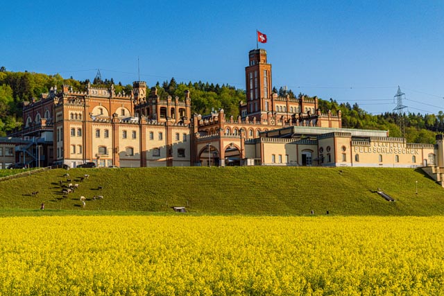 Der historische Gebäudekomplex des Schlossareals (im Bild) soll von den Ausbauplänen nicht tangiert werden. Foto: zVg