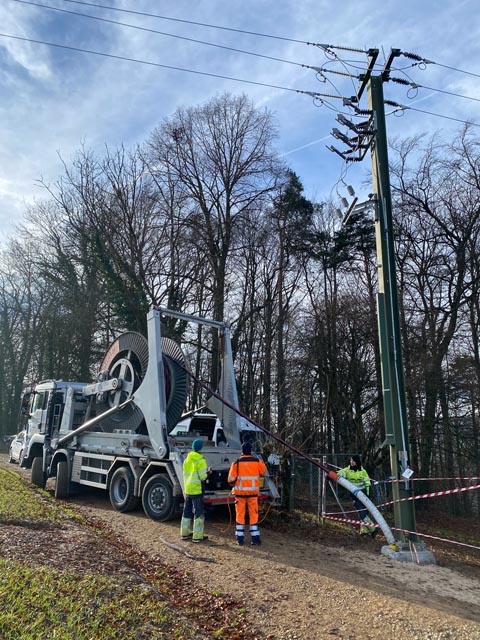 Kabelzug in neue Rohranlagen. Foto: AEW