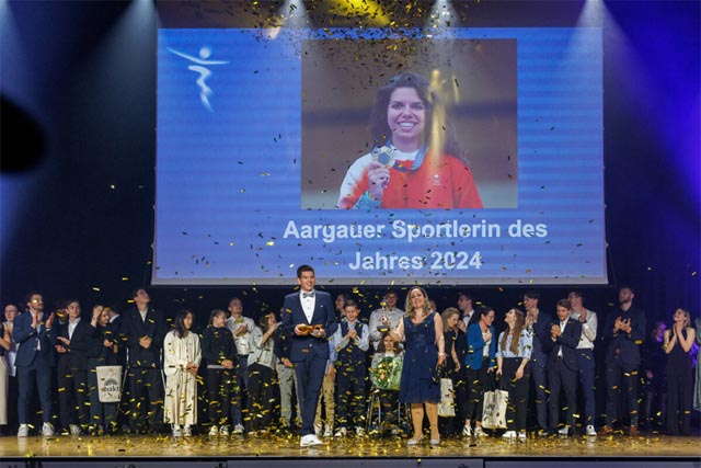 Sportministerin Martina Bircher kürt Chiara Leone zur neuen Aargauer Sportlerin des Jahres 2024. Diese ist jedoch wegen ihres Einsatz an der EM nicht persönlich vor Ort. Foto: Severin Bigler