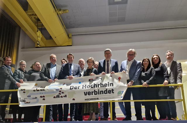 Teilnehmende und Vorstandsmitglieder der HRK-Vorstandssitzung im Wasserkraftwerk bei SH-Power. Foto: © Hochrheinkommission