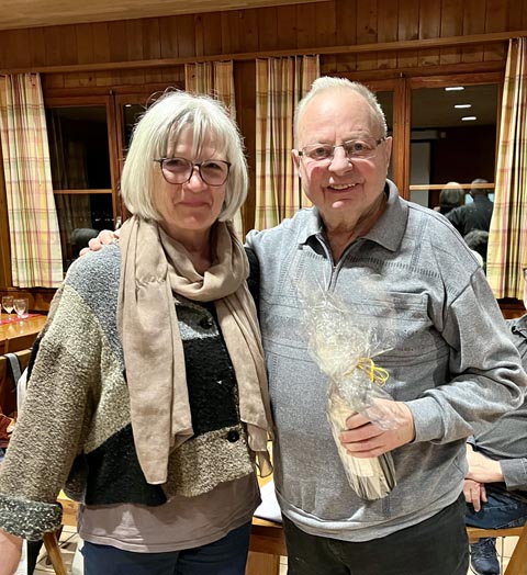 Roland Rehmann bei der Ehrung für seine 65 Jahre Mitgliedschaft bei der SP Möhlin. Der ehemalige Friedensrichter ist immer noch politisch interessiert und nimmt regelmässig an den Versammlungen teil. Foto: zVg