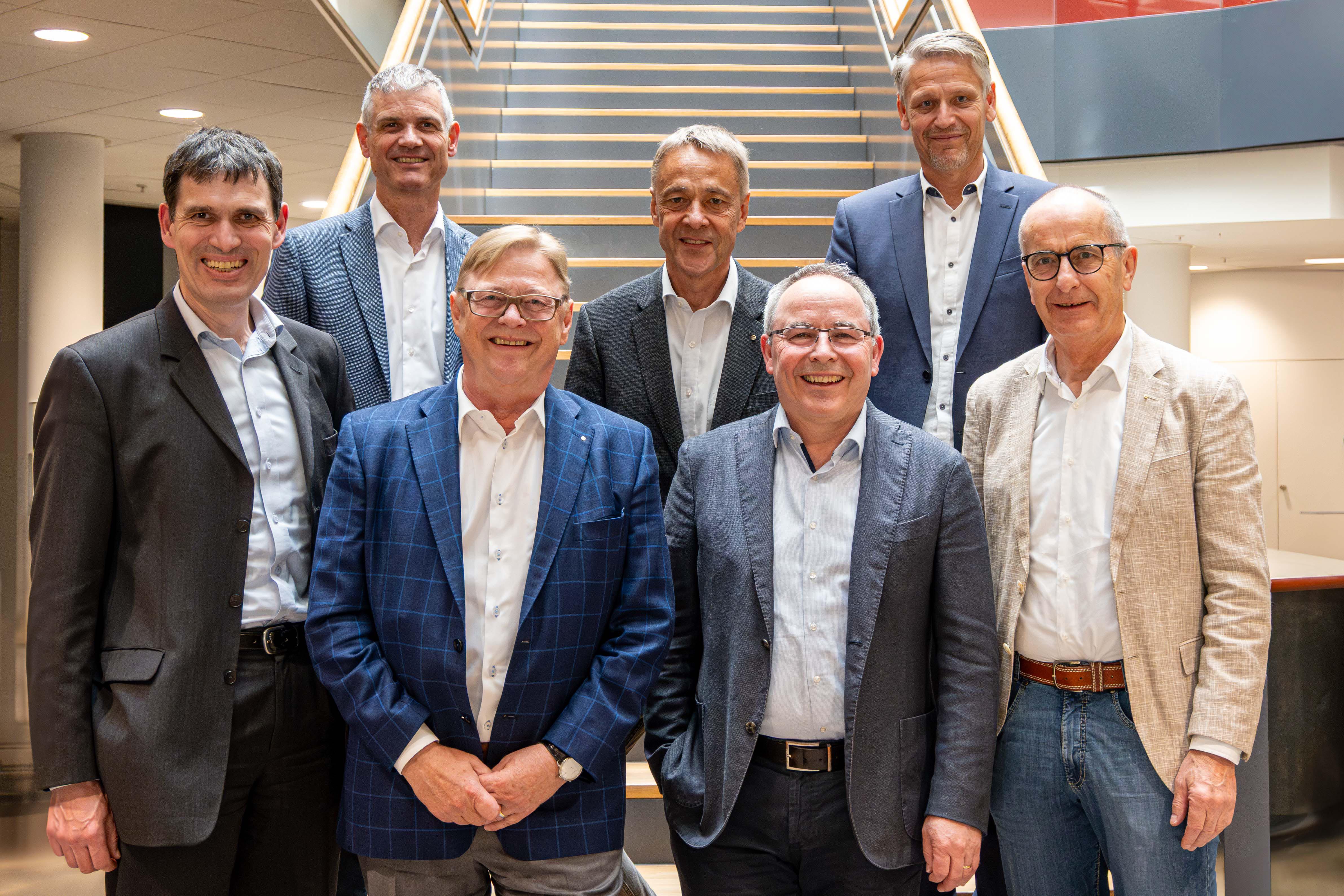 Von links, hinten: Martin A. Bopp, Bernhard Eschermann, Beat Bachmann; vorne: Hans R. Schibli, Peter Gehler, Ernst Roth, Paul Stalder. Foto: Nadine Zielinski, HTZ