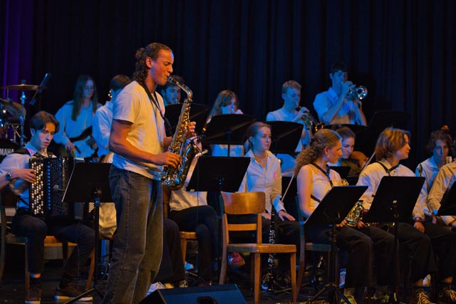 Die KantiBand Zofingen gibt vollen Einsatz für den guten Zweck. Foto: zVg
