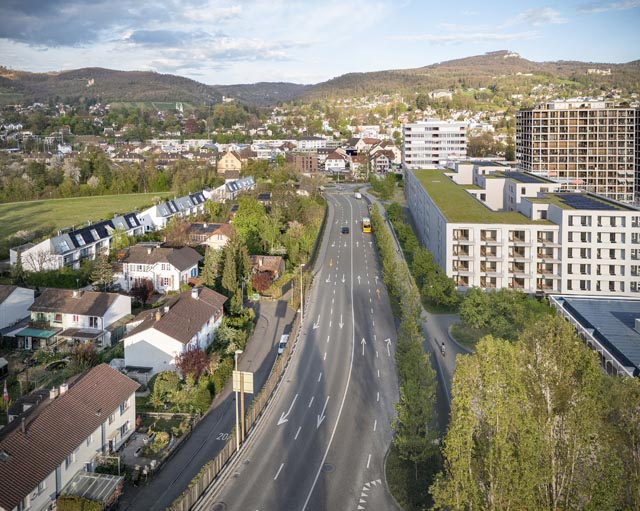 Visualisierung der Bruggstrasse Ost in Reinach mit zwei Fahrspuren Richtung Dornach sowie einem separaten Velo- und Fussweg. Foto: zVg