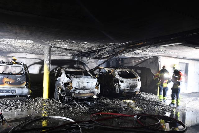 Der Brand in der Tiefgarage hinterlässt grossen Schaden. Foto: Polizei Aargau