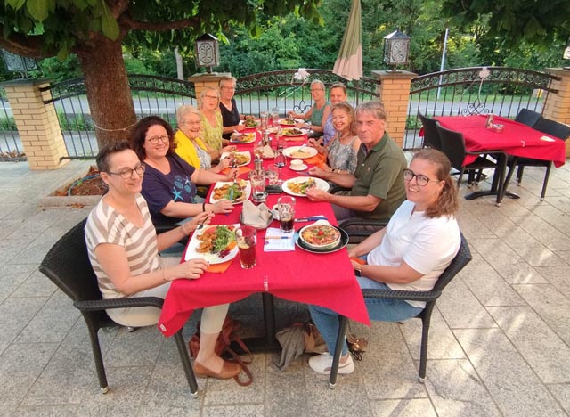 Gemeinsames Nachtessen der Vorstandfrauen mit Pastoralraumleiter Michael Lepke. Foto: zVg