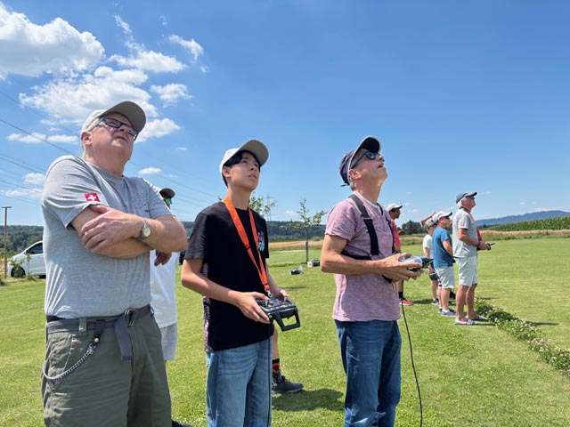 Ferienspass bei der Modellfluggruppe Fricktal. Fotos: Paul Haller/Ralph Götschi 