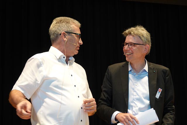 Gemeindeammann Daniel Suter (links) mit Regierungsrat Dieter Egli. Foto: Peter Schütz