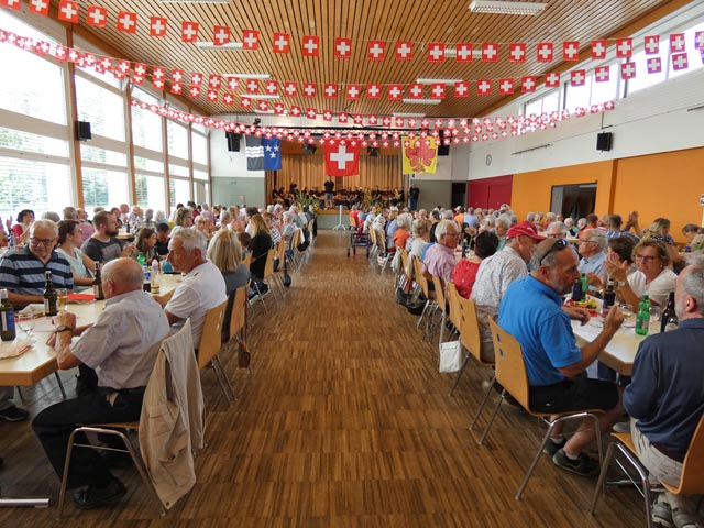 Die gut gefüllte Mehrzweckhalle an der Kaister 1.-August-Feier. Foto: Jörg Wägli