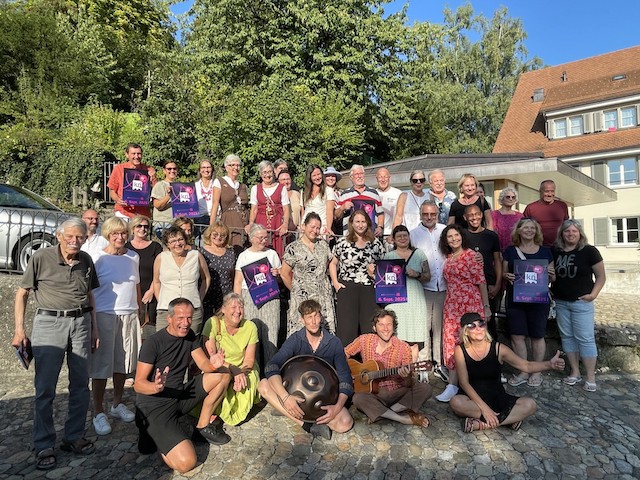 Einige Künstlerinnen und Künstler samt OK freuen sich auf die Kulturnacht am 6. September. Foto: Daniel Rudin