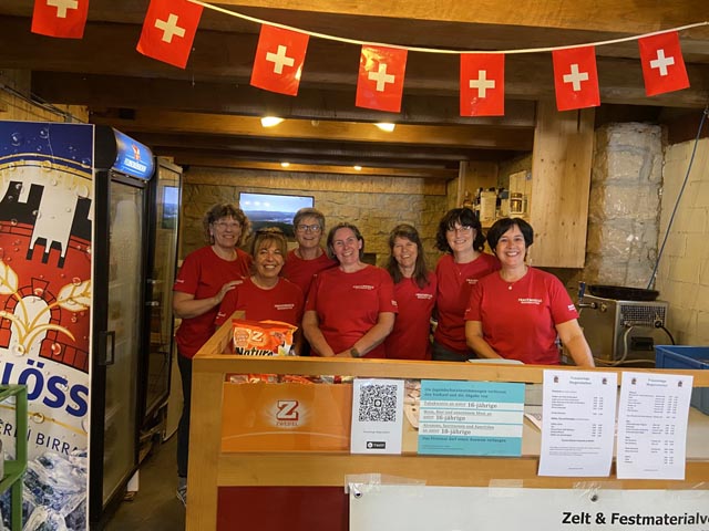 Das OK: Marion Müller, Katja Gromann, Silvia Wendelspiess, Gaby Züricher, Iris Moosmann, Corinne Schreiber, Moni Wendelspiess; auf dem Bild fehlt Monika Freitag. Foto: zVg