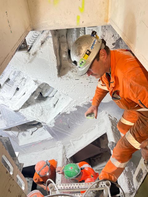 Die Tunnelbohrmaschine ist ein einziges Labyrinth. Foto: Sonja Fasler