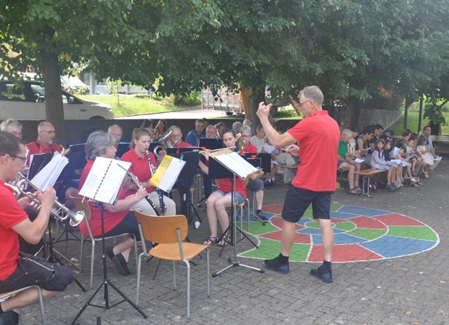 Schulstartgottesdienst in Hornussen. Foto: Franz Wülser