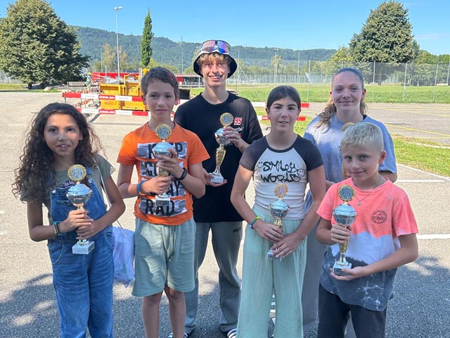 Beim Rangverlesen des Lagertests durften die Besten jeder Kategorie einen Pokal in Empfang nehmen. Foto: zVg