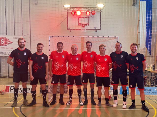 Die Teams der Nati A und B: Stuart Müller, Raphael Schmid, Yosuke Degen, Tom Graf, Fabian Burch, Marc Graf, Stefan Lützelschwab, Simon Fischler